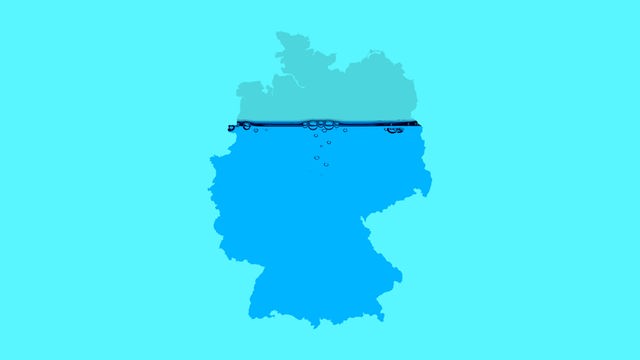 Das Cover zum Podcast "130 Liter - Streit um unser Trinkwasser" zeigt den Umriss von Deutschland, der wie ein Glas zu zwei Dritteln mit Wasser gefüllt ist. Das Cover zum Podcast "130 Liter - Streit um unser Trinkwasser" zeigt den Umriss von Deutschland, der wie ein Glas zu zwei Dritteln mit Wasser gefüllt ist.