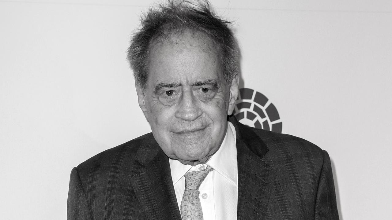 Das Schwarz-Weiß-Bild zeigt einen hochbetagten Arthur Cohn im Porträt.