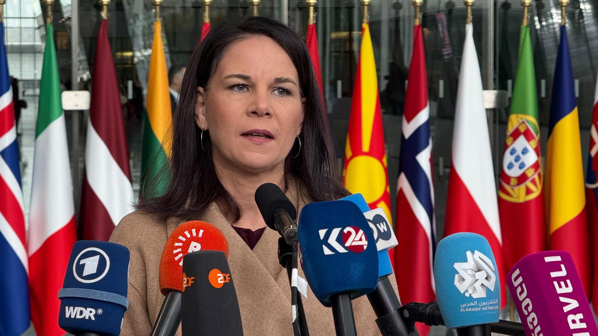 Bundesaußenministerin Annalena Baerbock (Bündnis90/Die Grünen) äußert sich vor einem NATO-Treffen Bundesaußenministerin Annalena Baerbock (Bündnis90/Die Grünen) äußert sich vor einem NATO-Treffen