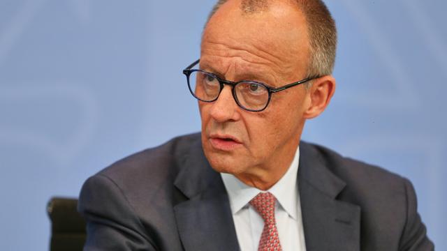 Bundeskanzler Friedrich Merz (CDU) spricht auf einer Pressekonferenz nach dem Treffen der Ministerpräsidenten