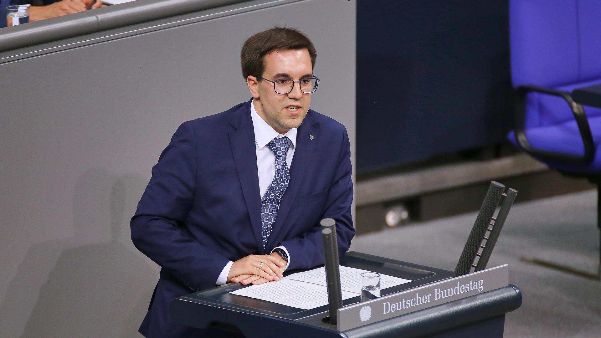 Bundestagsabgeordneter Konrad Körner, CSU, spricht am Rednerpult im Deutschen Bundestag Bundestagsabgeordneter Konrad Körner, CSU, spricht am Rednerpult im Deutschen Bundestag