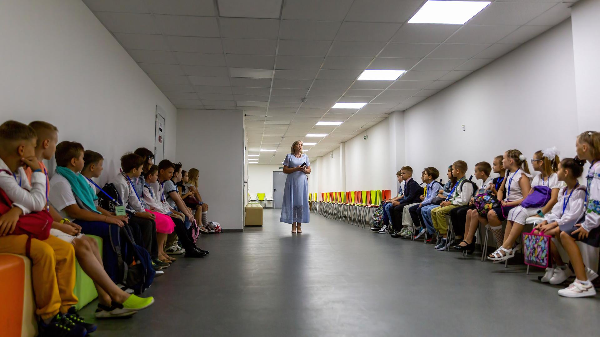 Schulkinder in Odessa während einer Übung in einem Bombenkeller am 1. September 2022 Schulkinder in Odessa während einer Übung in einem Bombenkeller am 1. September 2022