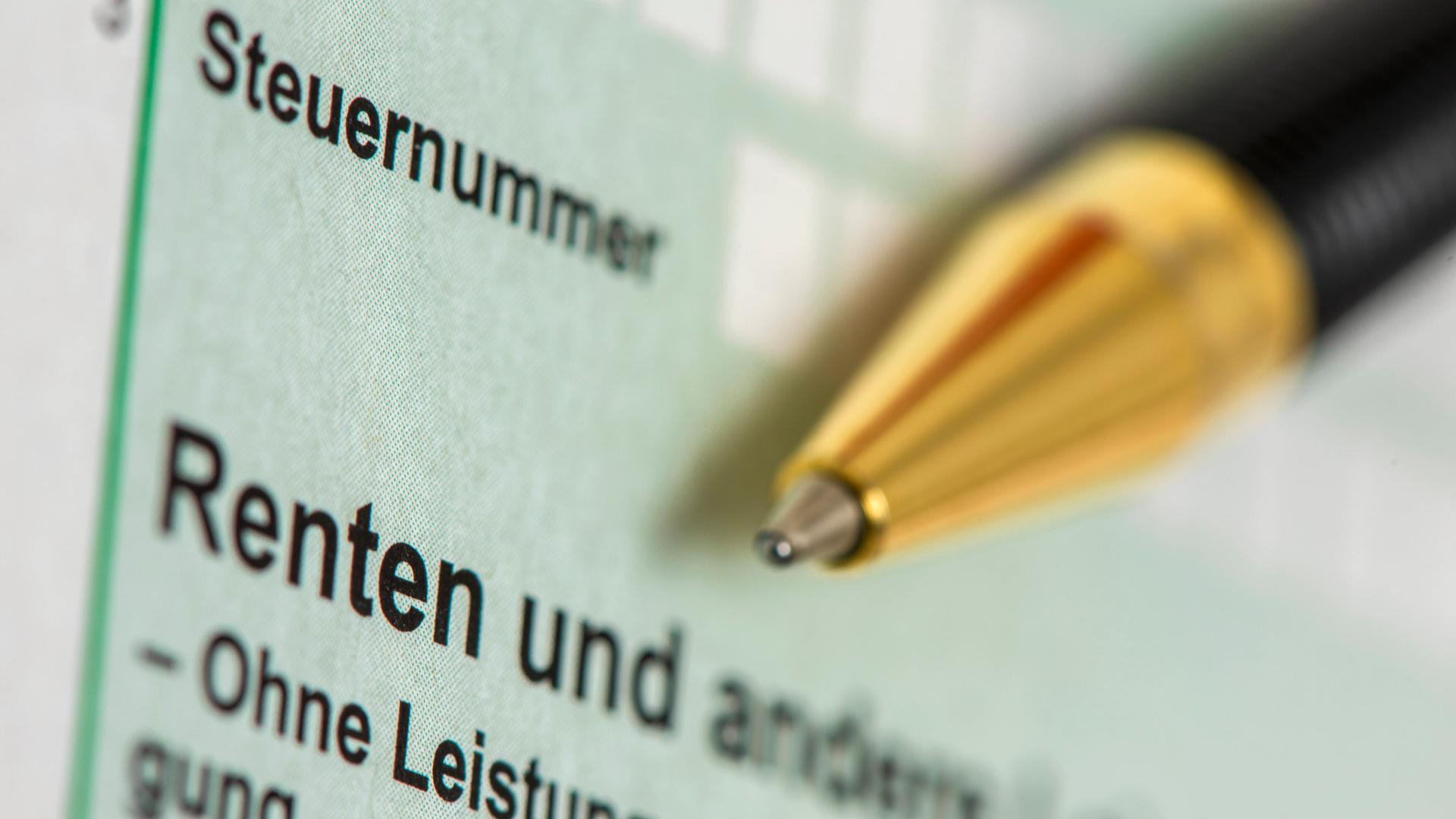 Ein Formular für die Einkommensteuererklärung für das Finanzamt über Renten