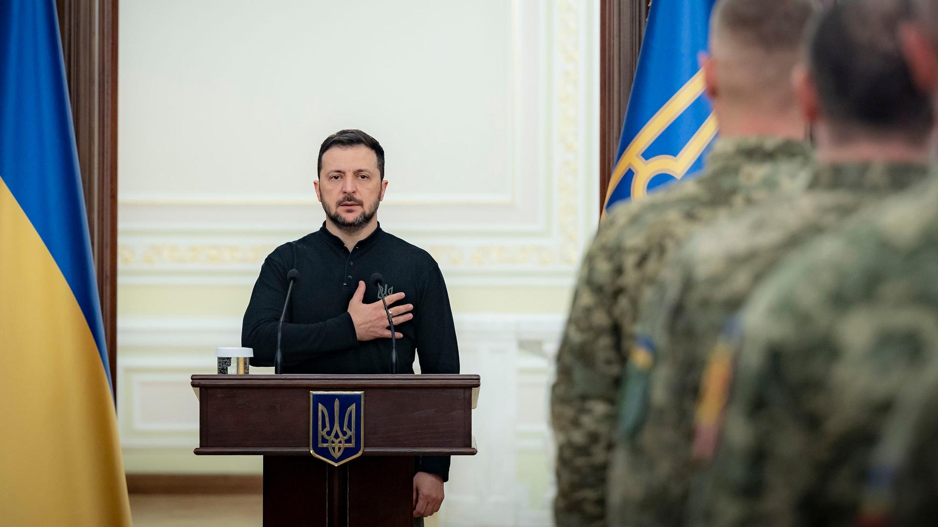 Der ukrainische Präsident Wolodymyr Selenskyj bei einer Zeremonie in Kiew Der ukrainische Präsident Wolodymyr Selenskyj bei einer Zeremonie in Kiew